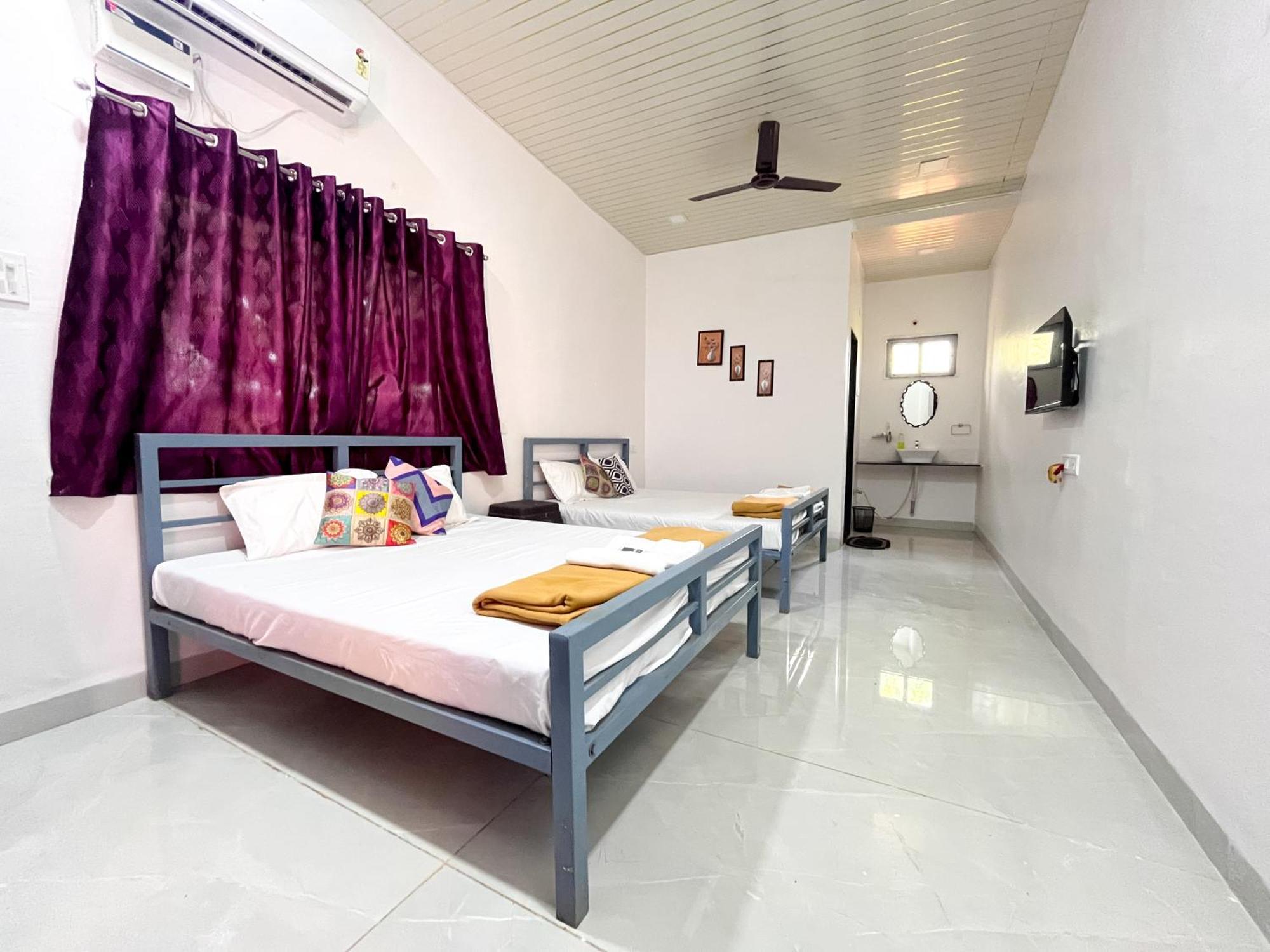 Karjat In Resort Buitenkant foto